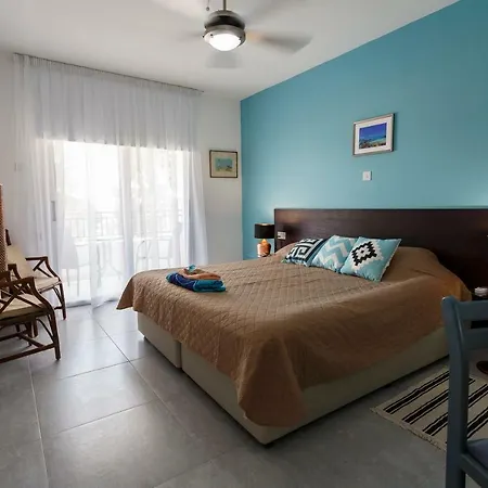 Apartament Coral Bay Sea Breeze - Rooftop Apt, Pool & Sea Views, Sleeps 8 Peja