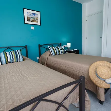 Coral Bay Sea Breeze - Rooftop Apt, Pool & Sea Views, Sleeps 8 *