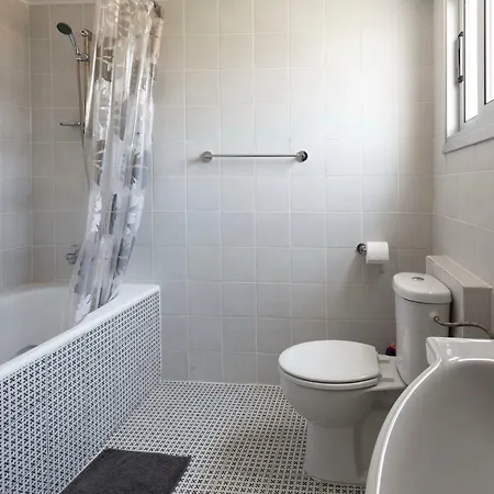 Coral Bay Sea Breeze - Rooftop Apt, Pool & Sea Views, Sleeps 8 Peja