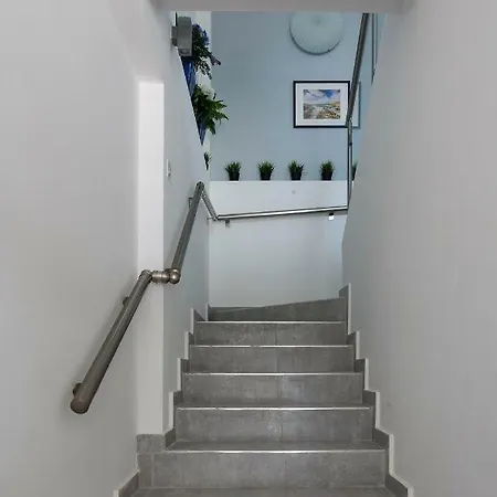 Coral Bay Sea Breeze - Rooftop Apt, Pool & Sea Views, Sleeps 8 Peja
