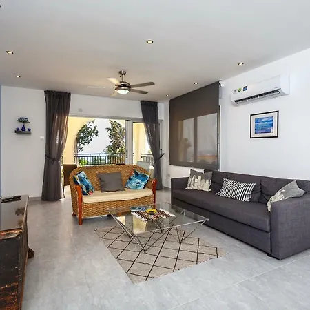 Coral Bay Sea Breeze - Rooftop Apt, Pool & Sea Views, Sleeps 8 Peja