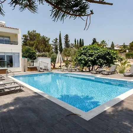 Coral Bay Sea Breeze - Rooftop Apt, Pool & Sea Views, Sleeps 8 Apartament