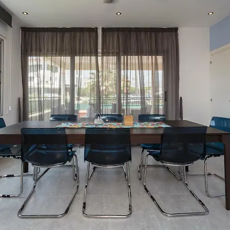 Apartament Coral Bay Sea Breeze - Rooftop Apt, Pool & Sea Views, Sleeps 8 Peja