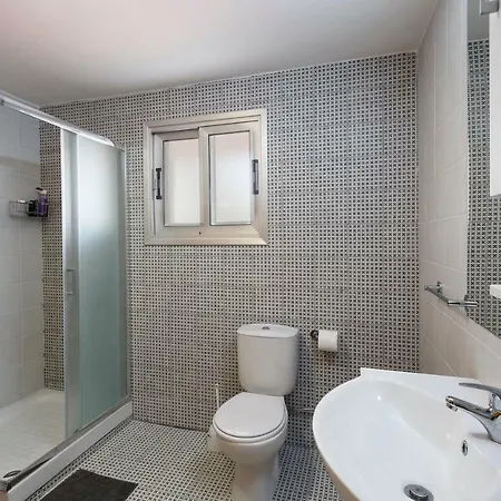 Coral Bay Sea Breeze - Rooftop Apt, Pool & Sea Views, Sleeps 8 * Peja