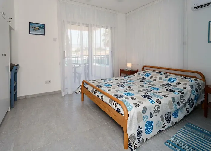 Coral Bay Sea Breeze - 3 Bedroom Διαμέρισμα