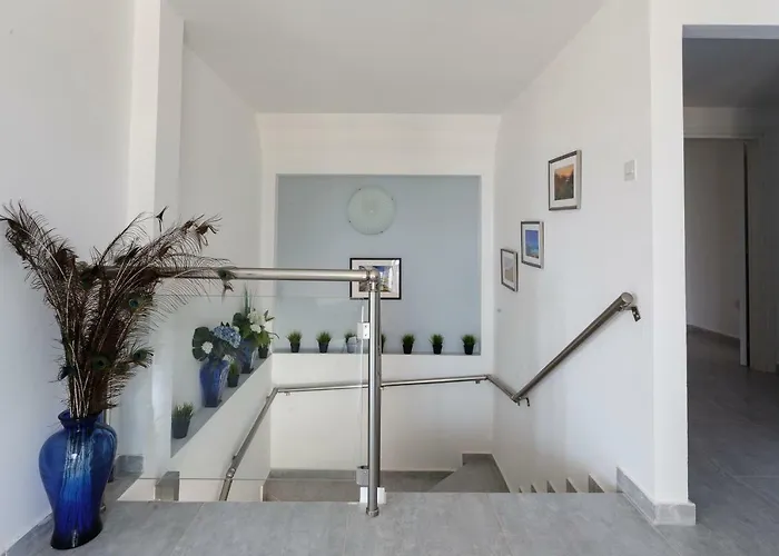 Coral Bay Sea Breeze - 3 Bedroom *