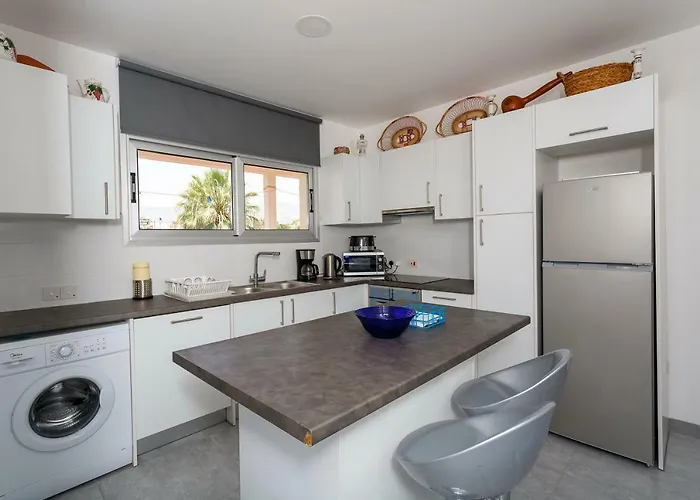 Coral Bay Sea Breeze - 3 Bedroom * Πέγεια