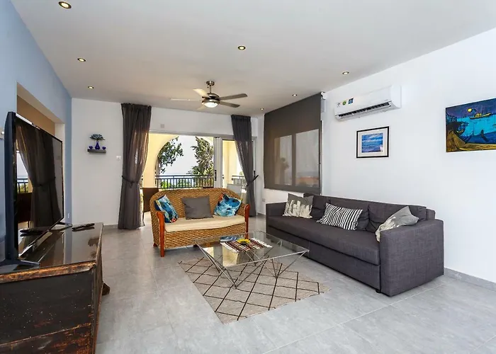 Coral Bay Sea Breeze - 3 Bedroom Πέγεια