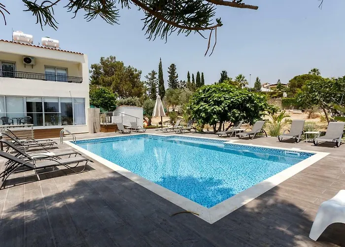 Coral Bay Sea Breeze - 3 Bedroom Διαμέρισμα